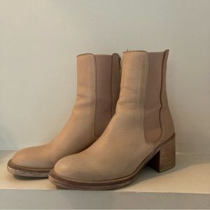 Free People Essential Chelsea Boots in Sandy Beige (37)